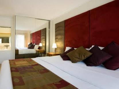 Lakeside Suites 1 Дейлсфорд Экстерьер фото