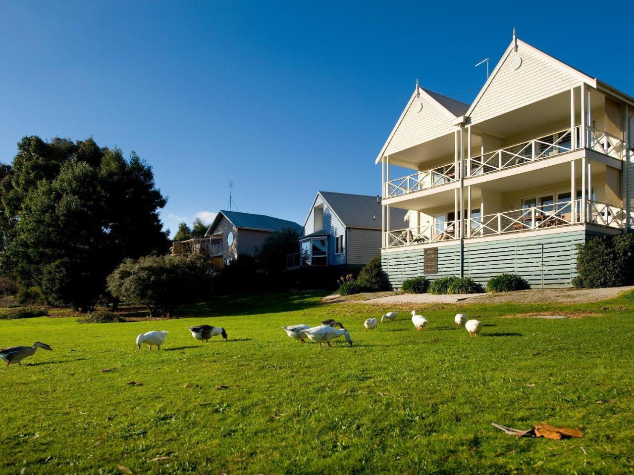 Lakeside Suites 1 Дейлсфорд Экстерьер фото