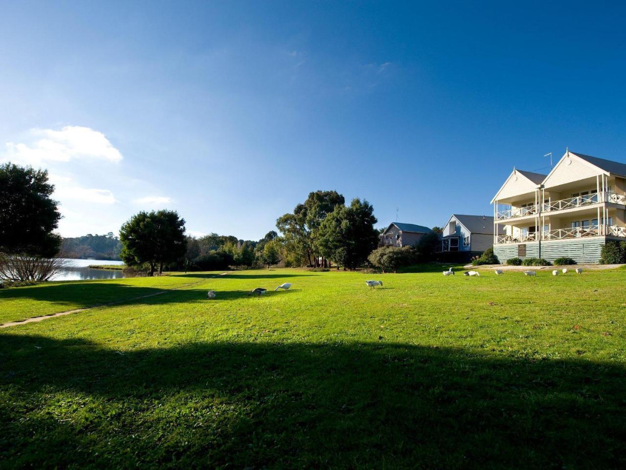 Lakeside Suites 1 Дейлсфорд Экстерьер фото