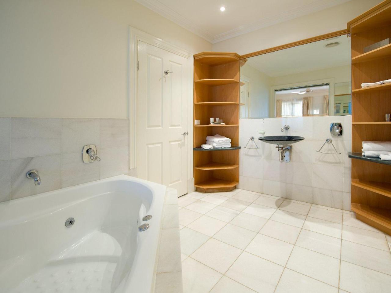 Lakeside Suites 1 Дейлсфорд Экстерьер фото
